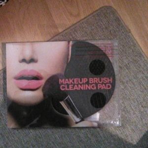 Makeup Brush Cleaning Pad